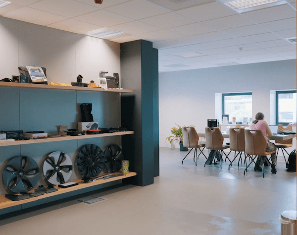 Wachtruimte Tesland Almere