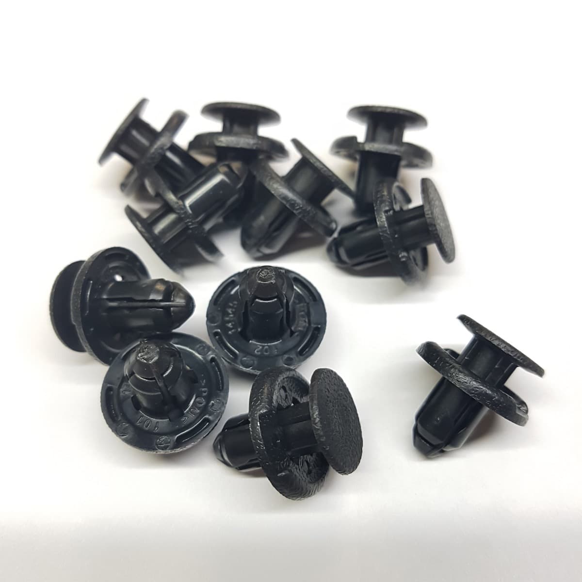 Push Clips. RVT PUSH-PULL 8X18X20.0 