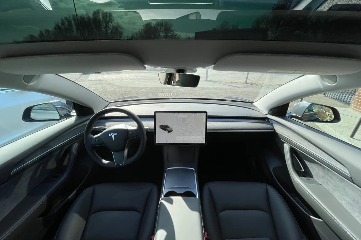 Model 3/Y - Alcantara Dashboard