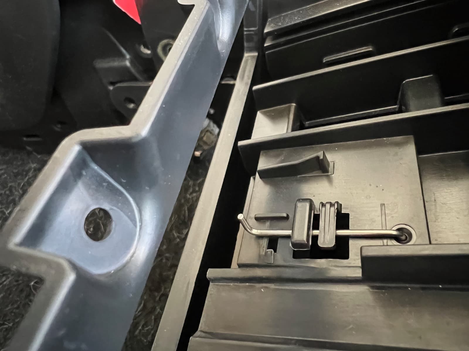 Model S - Middenconsole schuiflade pin