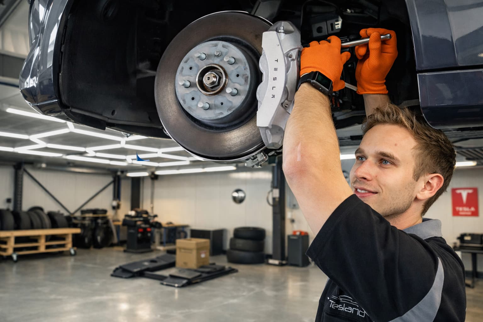 Tesla Remmen Reingen en Smeren